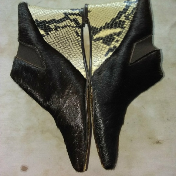 Donald Pliner brn calf with snake  heel. - Picture 2 of 5